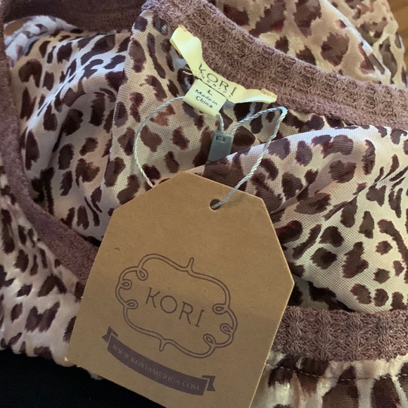 KORI Leopard Velvet Sheer Short Sleeve Top L NWT - Picture 2 of 4